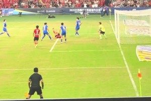 現場觀眾飽眼福了！實拍蘇超南通隊第4球：世界波+倒鉤齊上陣