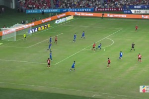 蘇超南通球員這倒鉤太帥了！那一刻，全世界都知道他要干什么