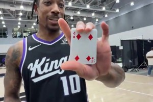 松弛感！英語最中式的NBA球員！楊瀚森才是真正的社交“悍匪”！