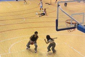 火箭新援戴維森曾表演胯下扣籃這彈跳力和杰倫-格林一桌的！