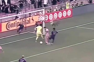 梅西之所以是梅西，因為他是用技術和腦子踢球