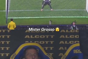 表情亮了！格羅索本不想看罰點球過程，最后還是被迫營業