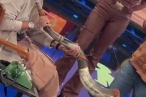 內(nèi)馬爾快把自己笑噶了！這號(hào)角怎么吹都吹不起來