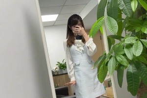 這大長腿！美女主播小七：北京說冷真冷啊！穿裙子凍死我了~