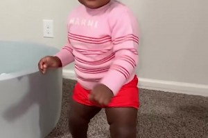 ??天賦寶寶！華子不到一歲的女兒已經會走路啦