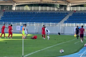 只給黃牌？？王鈺棟熱身賽遭對方飛踹