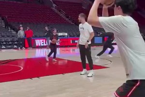 今天投瘋了楊瀚森今天命中的第一記三分就是熱身在練的底角！