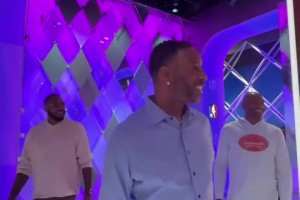 主播T-MAC即將上線！麥迪帶甜瓜和卡特首次探訪全新演播廳~