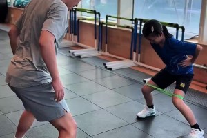 有天賦！劉維偉前妻曬女兒體能訓練 教練直言“這哪是第一次上”