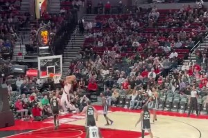 這個視角看超級帥楊瀚森以球領人，見縫插針妙傳助飛夏普！！