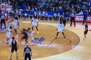 這個黑鹵蛋打個友誼賽花里胡哨的，能打明白NBA嗎？