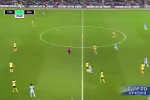 丁丁不看人轉身60米精準長傳看呆詹俊張路