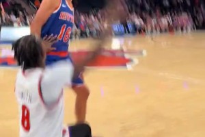 標志性投籃+慶祝！JR在尼克斯名人賽上重現“天堂之門”