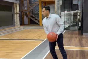 名記Shams爆料雄鹿簽下字母弟，順便展示了一下自己的球技