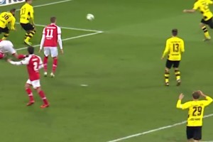 歷史級盤帶！當年梅西親自下場教德倫特什么叫過人