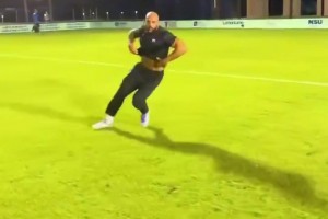 梅西保鏢凌空抽射破門！這慶祝動作也太夸張了