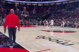 在這VIP位置看球也太爽了吧！球迷曬視頻：楊瀚森背運過人上籃