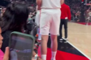 這個位置得花不少錢吧？一球迷曬視頻：在場邊觀戰(zhàn)楊瀚森比賽