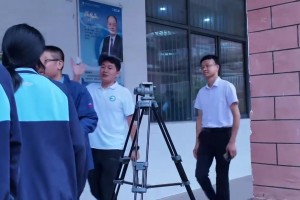 韋世豪去校園參加公益活動，不得不說人家是真的有心