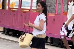 楊瀚森一記小拉桿上籃看得場邊一女球迷尖叫，還大喊：楊瀚森牛X