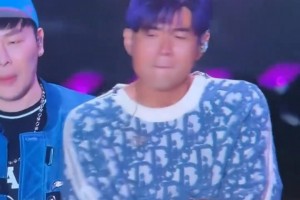 懷念老大啊！粉絲在周杰倫演唱會上提到科比 周董瞬間淚目~