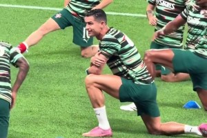 保持狀態的秘訣！C羅賽前熱身，腿部肌肉的線條清晰可見