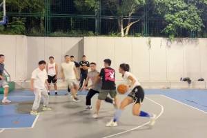 這是真粉！杰倫-格林狂熱粉千里飛赴見偶像 收藏各種簽名卡