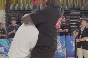 哦吼！！大鯊魚手把手教你扣籃