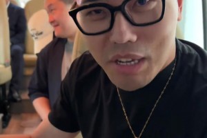 馬哥！馬布里幫助說車的小宇拿到卡特親簽：這聲馬哥不能白叫~