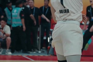 這個搶斷神兵天降，觀眾和隊員的歡呼的氛圍拉滿了...