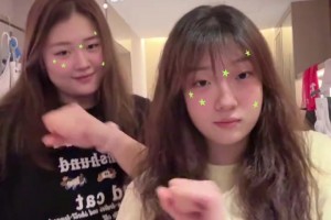 可愛喔！“大寶貝”劉禹彤與“小李夢”王櫻霓合拍手勢舞