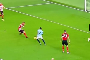 能控這么久也挺厲害！名場(chǎng)面：曼城禁區(qū)內(nèi)20秒7腳傳遞無人射門~