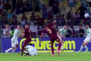 高難度動作！41歲弟媳凌空側鉤絕殺救主