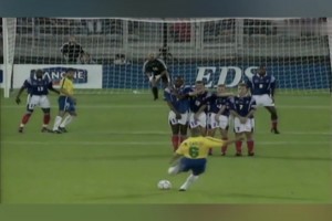 誰更厲害？小儒尼尼奧&卡洛斯&小羅無解任意球破門PK！