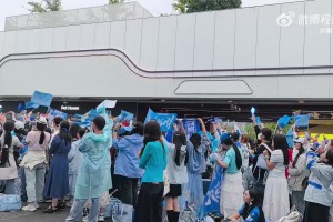 大夫：怎么崴的？ 她：算是打籃球吧