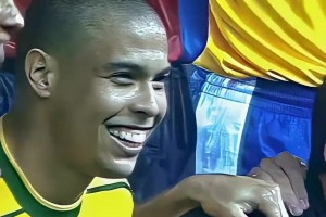 只有游戲中才會出現！1999年巴薩百年華誕，巴薩大戰巴西國家隊！