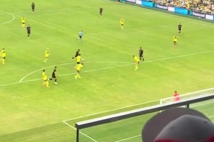 球還沒落地梅西就想好了3個動作，就是沒想好怎么慶祝