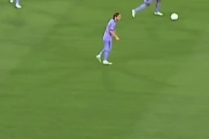 這就是典禮三中場(chǎng)！簡(jiǎn)單配合后直接打開進(jìn)攻思路！