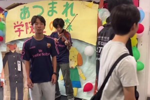 日本的巴薩球迷都這么瘋狂嘛，科目三跳的這么有勁