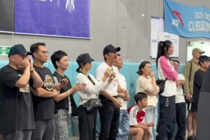 穿著最可愛的裙子，打著最狠的球！