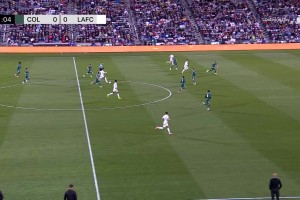 太降維打擊了??！孫興慜1v2盤帶戲耍對手爆射破門，10場9球