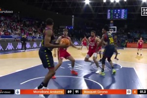 這也太太太太遠了！歐洲聯(lián)賽驚現(xiàn)1.3秒超遠三分絕平