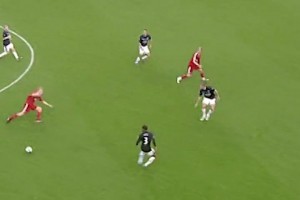 可怕的T9??當年雙紅會，托雷斯硬扛費迪南德拉拽破門