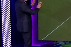 喜劇演員？名場面：卡拉格以為屏幕掉下來了，亨利笑到流淚！