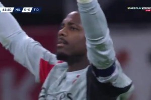 邁尼昂精彩的腳下技術，令佛羅倫薩球員無可奈何