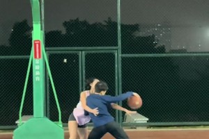 小伙子強(qiáng)打小姐姐毫不留情，這就是傳說中的西格瑪男人？