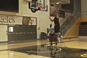 完美的肌肉線條！易建聯多年前在洛杉磯的個人訓練！