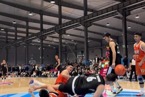 2米30的巨人德古拉有多難防？對(duì)手籃下好多基本都是犯規(guī)！