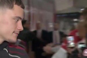 阿莫林賽后：你們說著我圣誕節前就會下課~而球迷們唱歌支持我