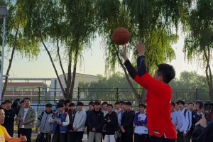 基本功還是太扎實了！科比忠實粉絲校園行半場4v4統治全場